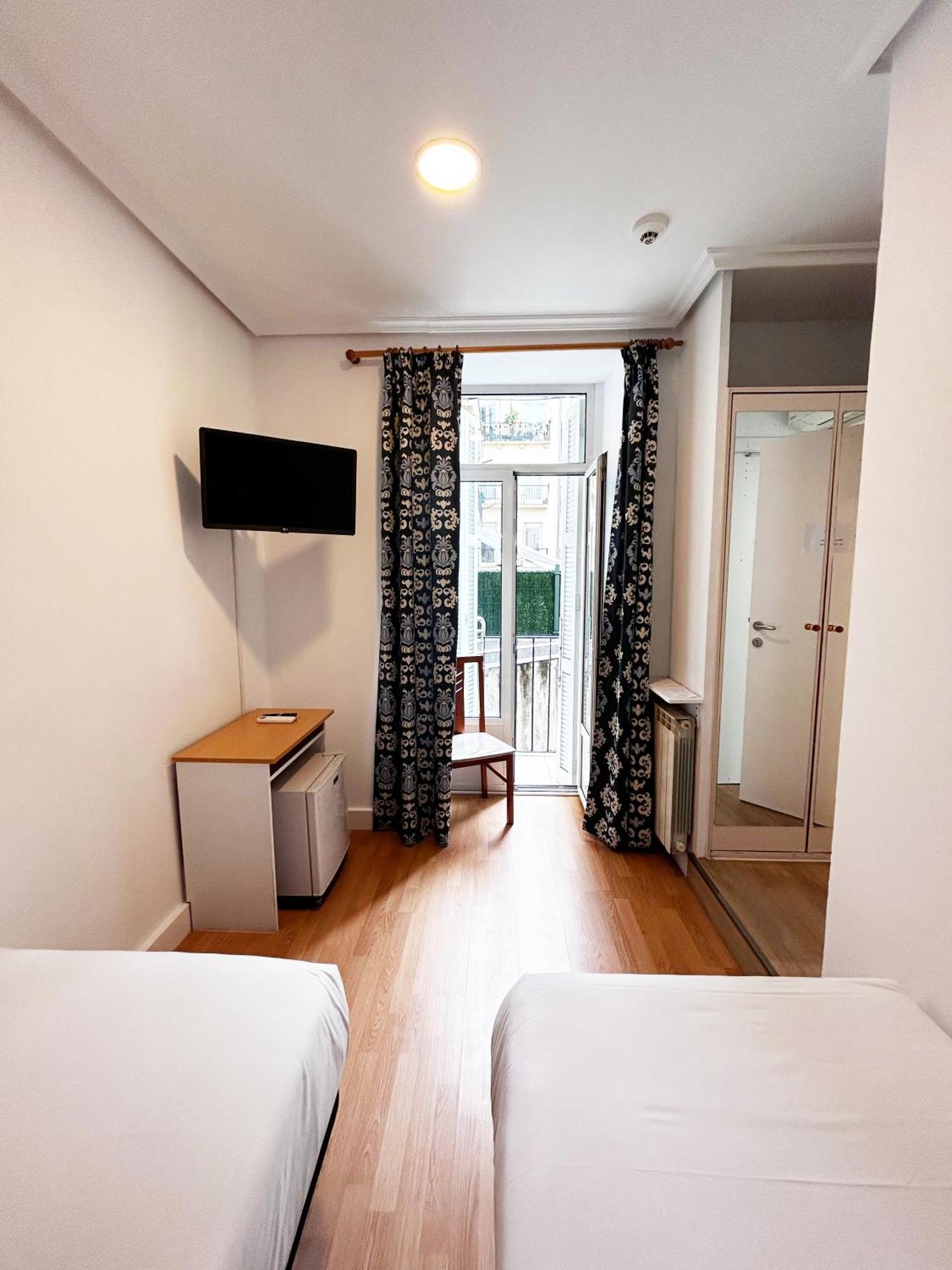 Pension Regil Hotell San Sebastián Exteriör bild